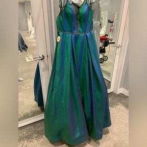 Shimmering two tone dress. Has pockets and comes with matching flower corsage